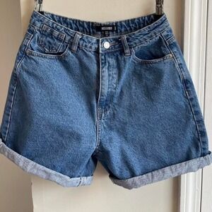 Missguided Womens High Waisted Mom Denim Shorts Medium Wash Blue Cuffed Size 6